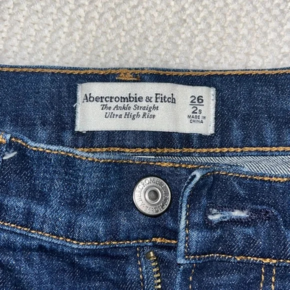ABERCROMBIE AND FITCH THE ANKLE STRAIGHT ULTRA HIGH RISE JEANS 26s - Picture 2 of 3